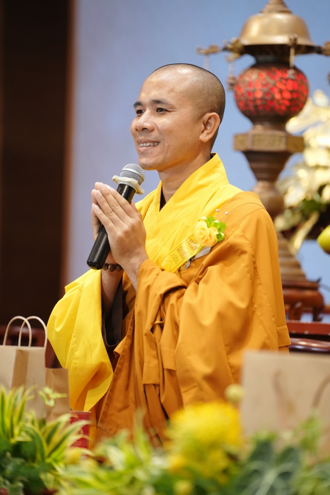 “The Rose Pinning on Shirt” Ullambana Ceremony for Businessmen