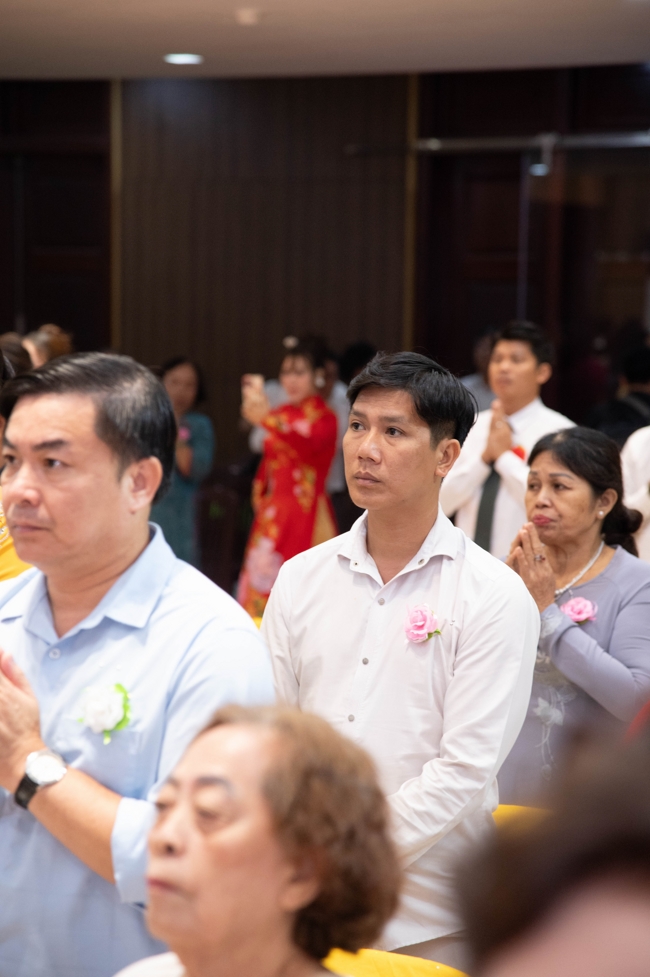 “The Rose Pinning on Shirt” Ullambana Ceremony for Businessmen