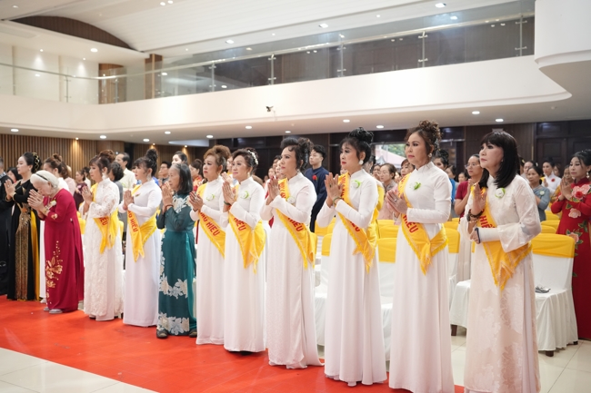 “The Rose Pinning on Shirt” Ullambana Ceremony for Businessmen