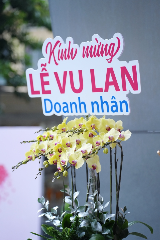 “The Rose Pinning on Shirt” Ullambana Ceremony for Businessmen