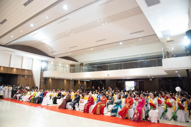 “The Rose Pinning on Shirt” Ullambana Ceremony for Businessmen