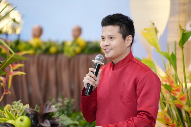 “The Rose Pinning on Shirt” Ullambana Ceremony for Businessmen