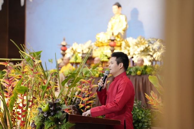 “The Rose Pinning on Shirt” Ullambana Ceremony for Businessmen