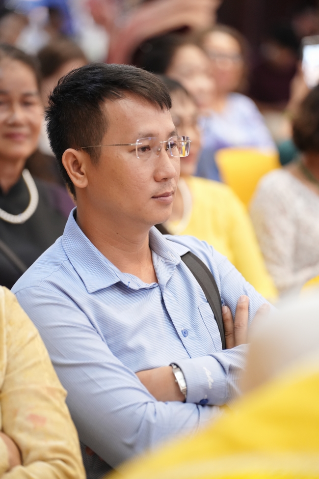 “The Rose Pinning on Shirt” Ullambana Ceremony for Businessmen