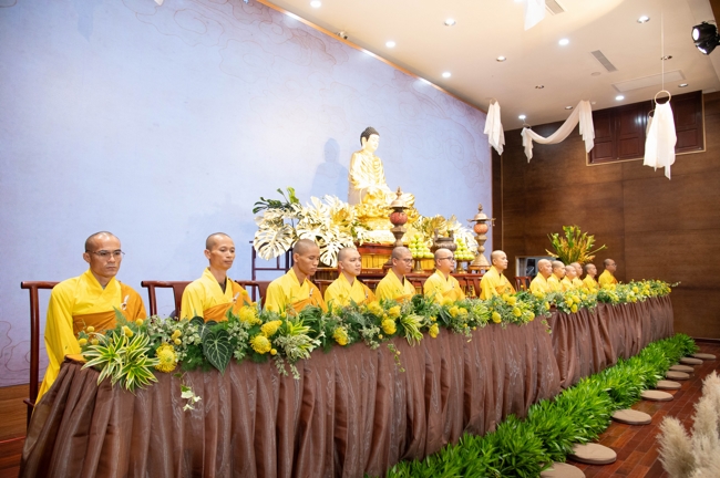 “The Rose Pinning on Shirt” Ullambana Ceremony for Businessmen