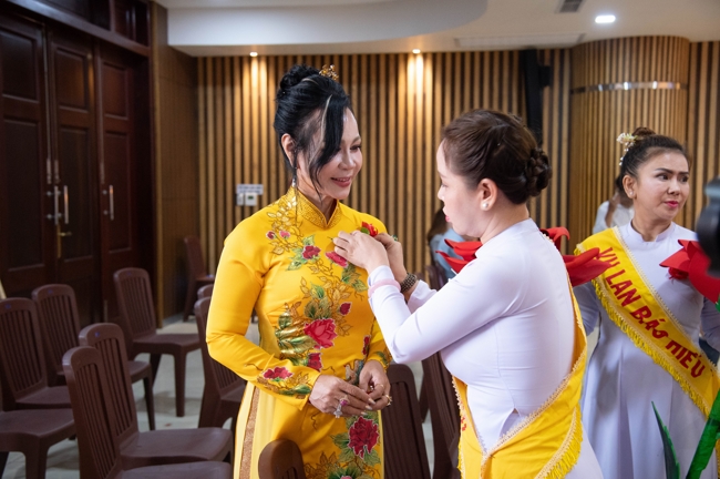 “The Rose Pinning on Shirt” Ullambana Ceremony for Businessmen