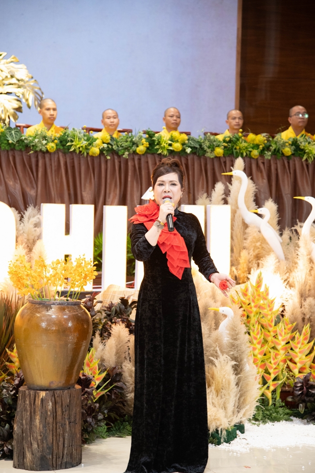 “The Rose Pinning on Shirt” Ullambana Ceremony for Businessmen