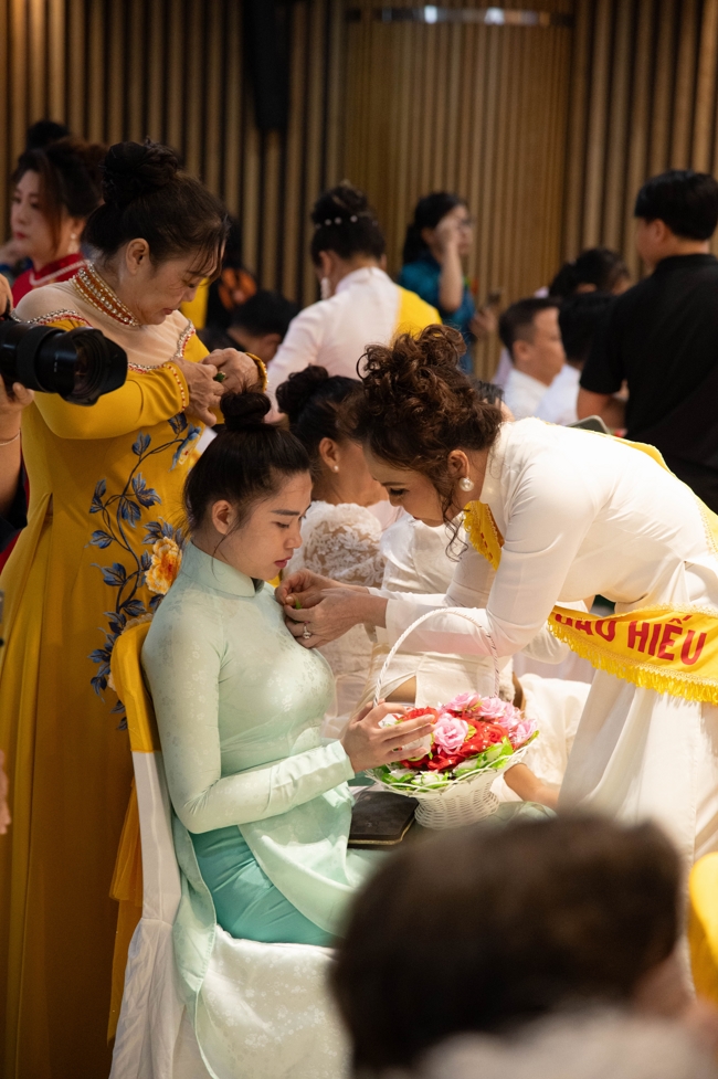 “The Rose Pinning on Shirt” Ullambana Ceremony for Businessmen