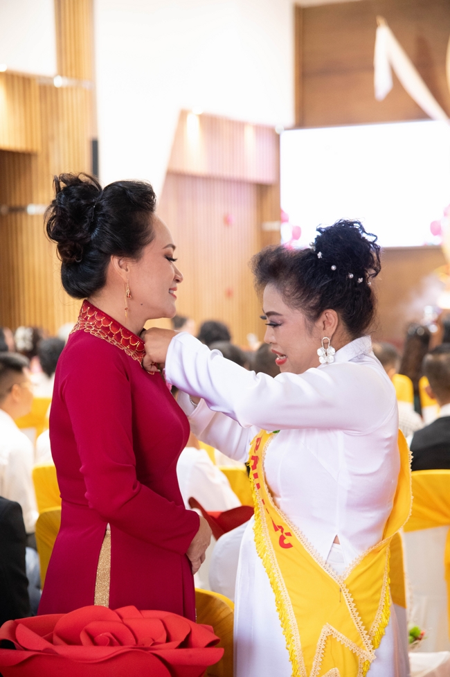“The Rose Pinning on Shirt” Ullambana Ceremony for Businessmen