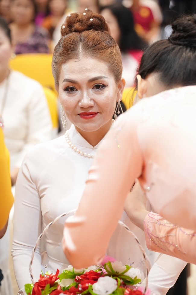 “The Rose Pinning on Shirt” Ullambana Ceremony for Businessmen