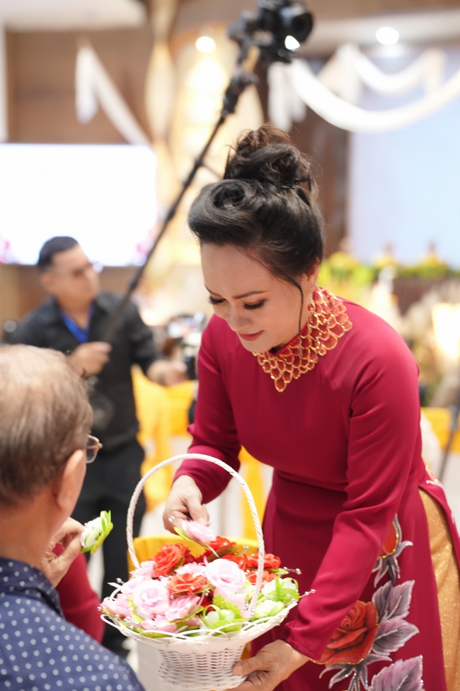 “The Rose Pinning on Shirt” Ullambana Ceremony for Businessmen