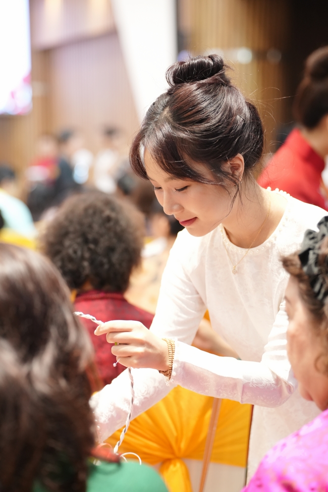 “The Rose Pinning on Shirt” Ullambana Ceremony for Businessmen