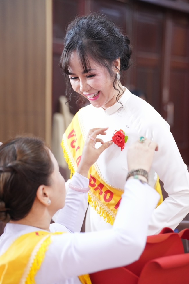 “The Rose Pinning on Shirt” Ullambana Ceremony for Businessmen