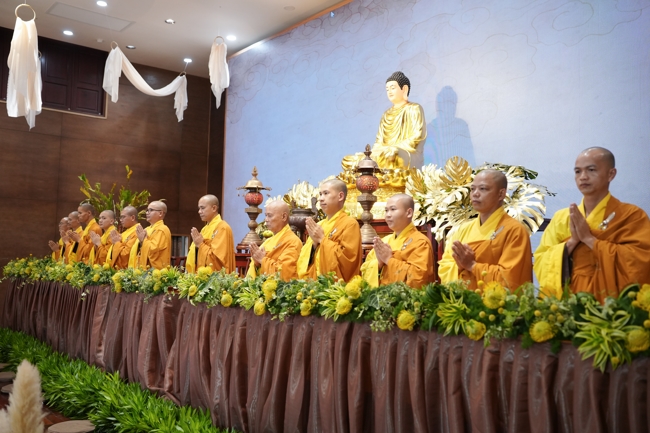 “The Rose Pinning on Shirt” Ullambana Ceremony for Businessmen