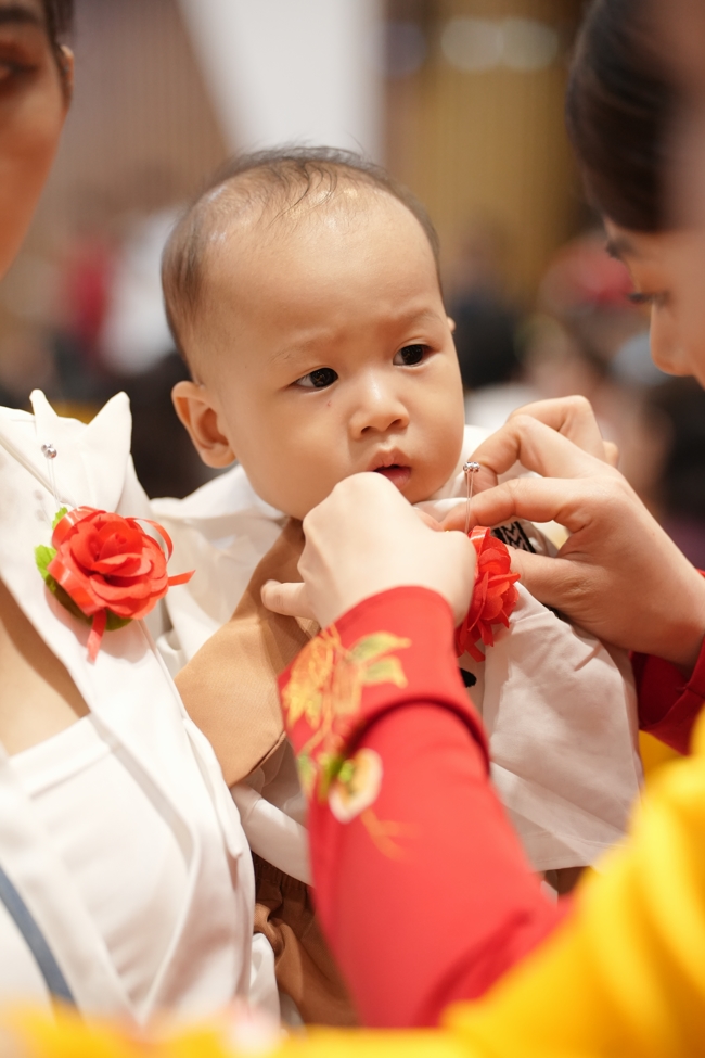 “The Rose Pinning on Shirt” Ullambana Ceremony for Businessmen