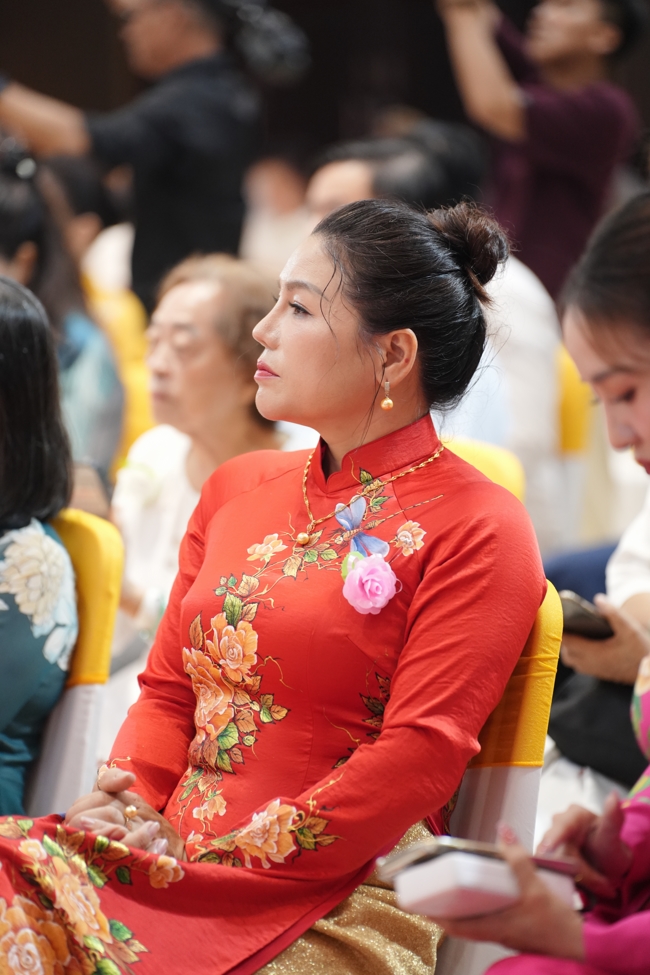 “The Rose Pinning on Shirt” Ullambana Ceremony for Businessmen