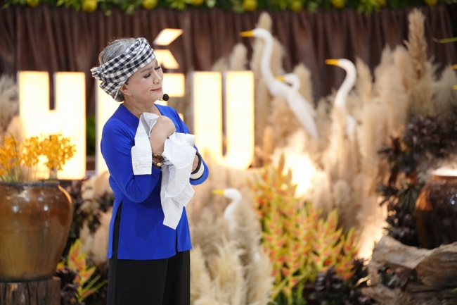 “The Rose Pinning on Shirt” Ullambana Ceremony for Businessmen