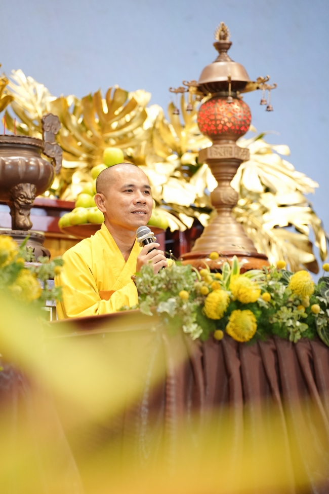 “The Rose Pinning on Shirt” Ullambana Ceremony for Businessmen