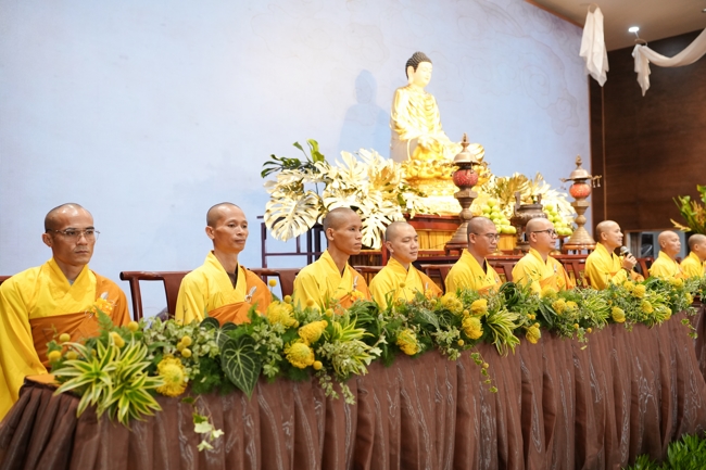 “The Rose Pinning on Shirt” Ullambana Ceremony for Businessmen