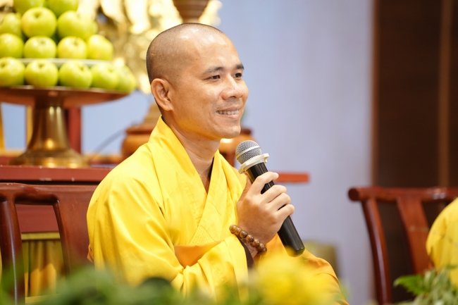 “The Rose Pinning on Shirt” Ullambana Ceremony for Businessmen