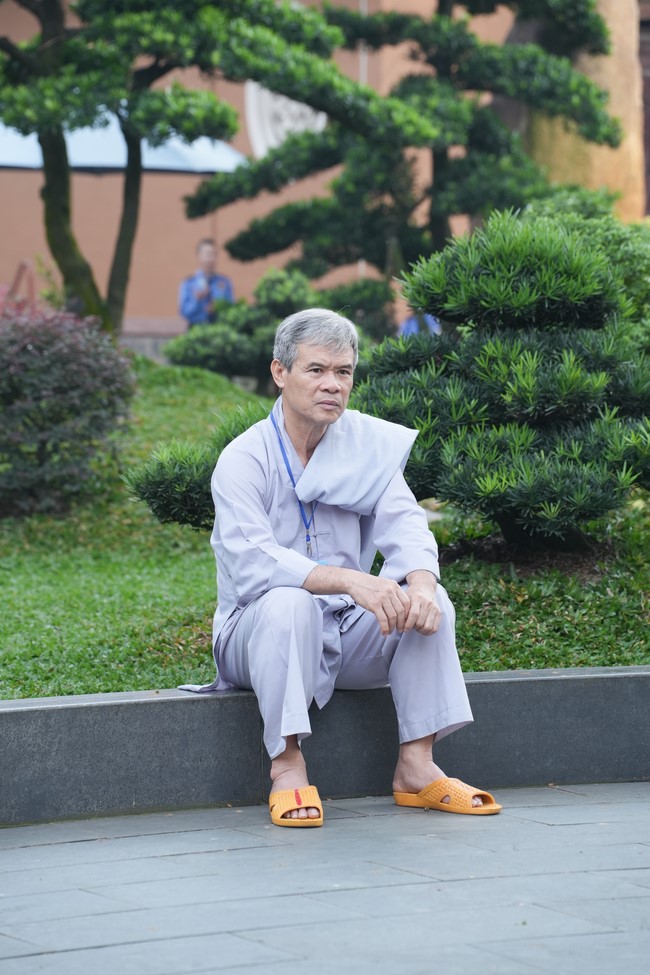 Dharma Talk One word of grace, one blessing thing by Nun Thich Nu Tâm Tâm – The 106th Seven-Day Retreat