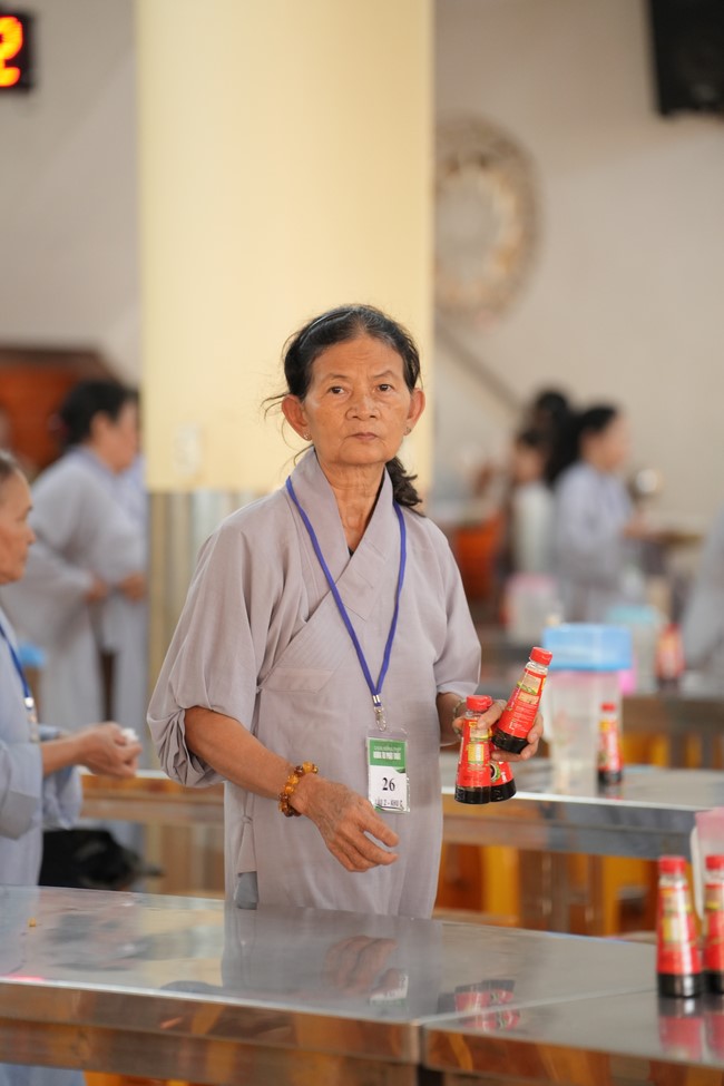 Dharma Talk One word of grace, one blessing thing by Nun Thich Nu Tâm Tâm – The 106th Seven-Day Retreat