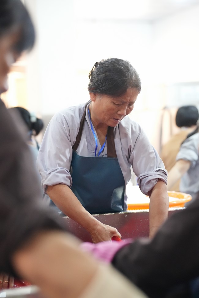 Dharma Talk One word of grace, one blessing thing by Nun Thich Nu Tâm Tâm – The 106th Seven-Day Retreat