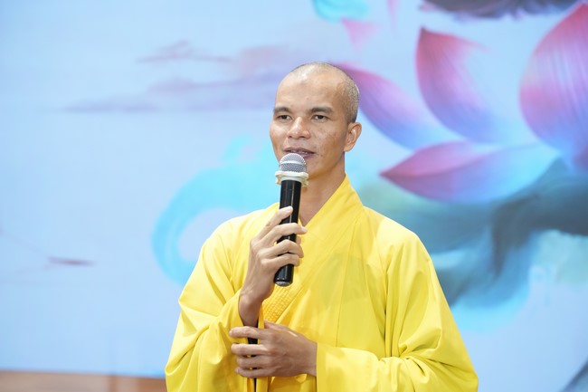 Dharma Talk One word of grace, one blessing thing by Nun Thich Nu Tâm Tâm – The 106th Seven-Day Retreat