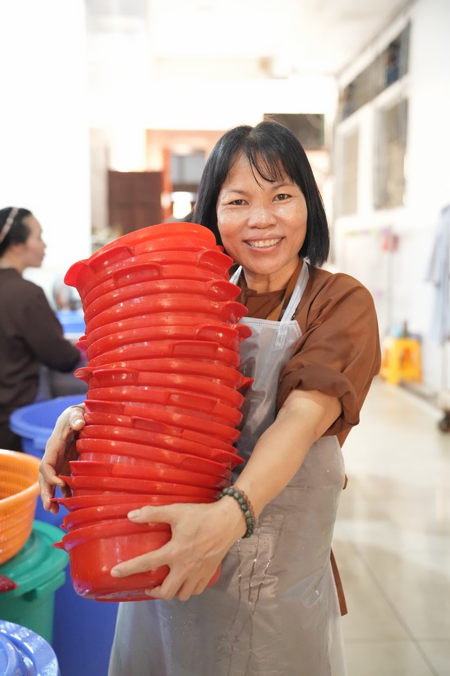 Dharma Talk One word of grace, one blessing thing by Nun Thich Nu Tâm Tâm – The 106th Seven-Day Retreat
