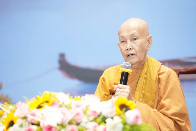 Dharma Talk One word of grace, one blessing thing by Nun Thich Nu Tâm Tâm – The 106th Seven-Day Retreat