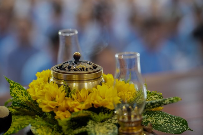 Dharma Talk One word of grace, one blessing thing by Nun Thich Nu Tâm Tâm – The 106th Seven-Day Retreat