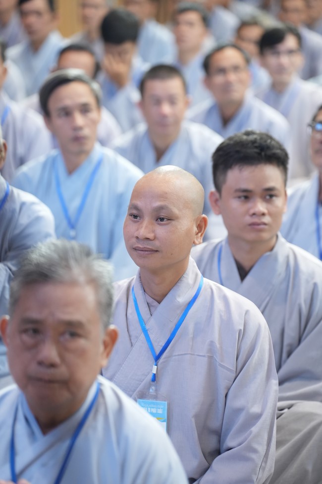 Dharma Talk One word of grace, one blessing thing by Nun Thich Nu Tâm Tâm – The 106th Seven-Day Retreat