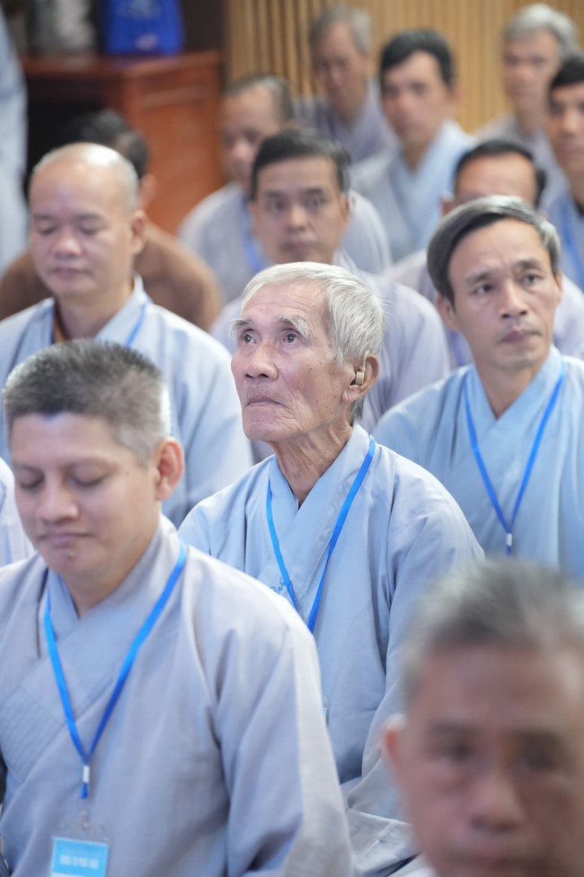 Dharma Talk One word of grace, one blessing thing by Nun Thich Nu Tâm Tâm – The 106th Seven-Day Retreat