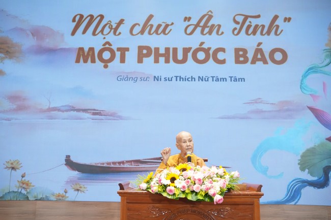 Dharma Talk One word of grace, one blessing thing by Nun Thich Nu Tâm Tâm – The 106th Seven-Day Retreat