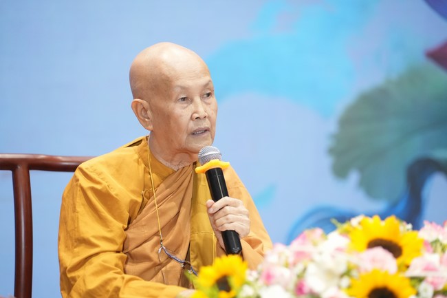 Dharma Talk One word of grace, one blessing thing by Nun Thich Nu Tâm Tâm – The 106th Seven-Day Retreat