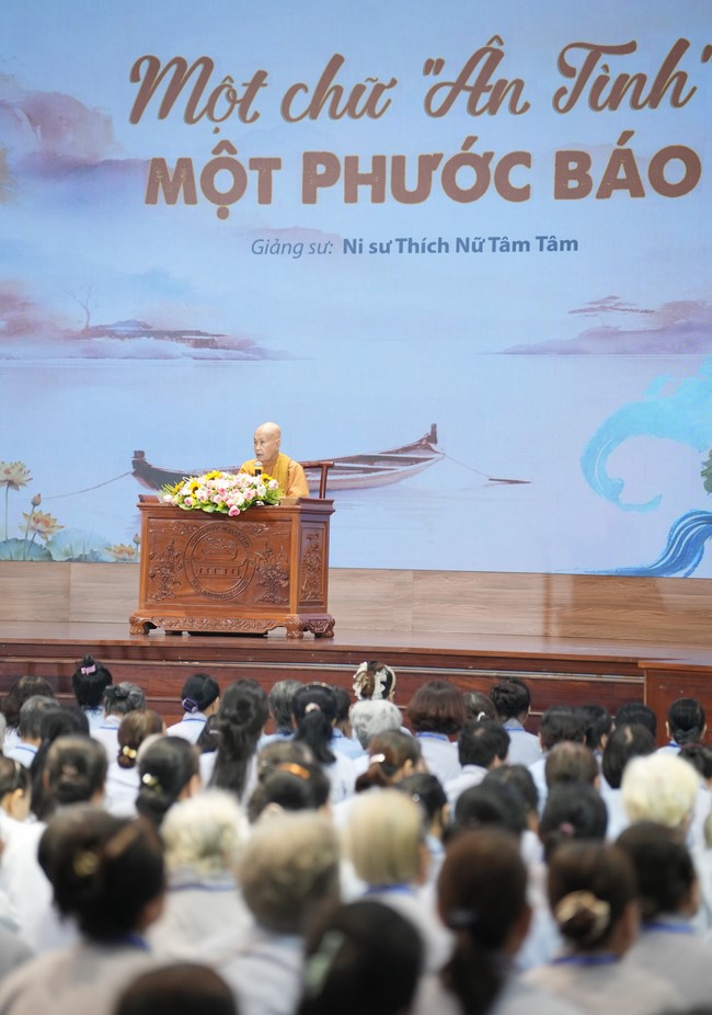 Dharma Talk One word of grace, one blessing thing by Nun Thich Nu Tâm Tâm – The 106th Seven-Day Retreat