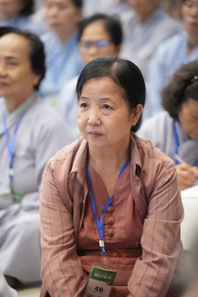 Dharma Talk One word of grace, one blessing thing by Nun Thich Nu Tâm Tâm – The 106th Seven-Day Retreat