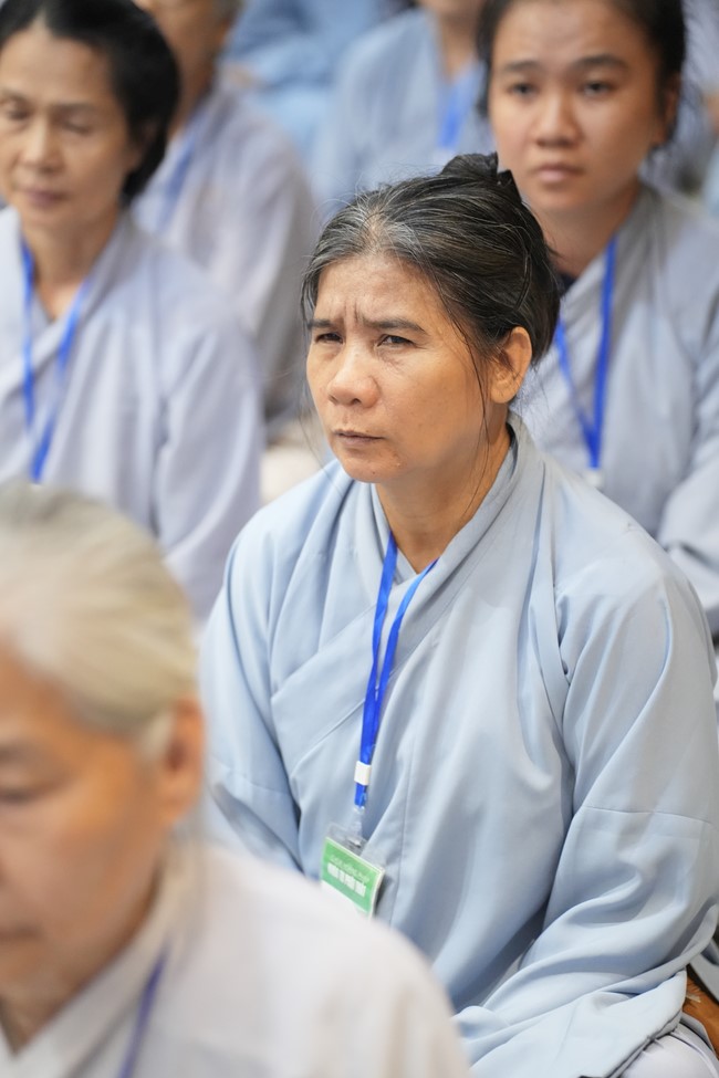 Dharma Talk One word of grace, one blessing thing by Nun Thich Nu Tâm Tâm – The 106th Seven-Day Retreat