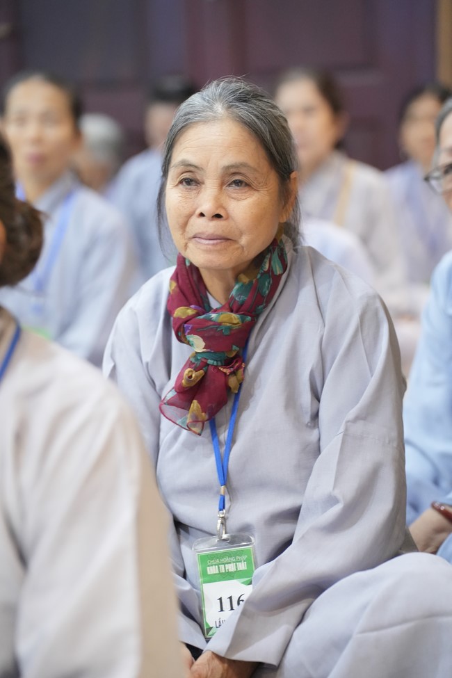 Dharma Talk One word of grace, one blessing thing by Nun Thich Nu Tâm Tâm – The 106th Seven-Day Retreat
