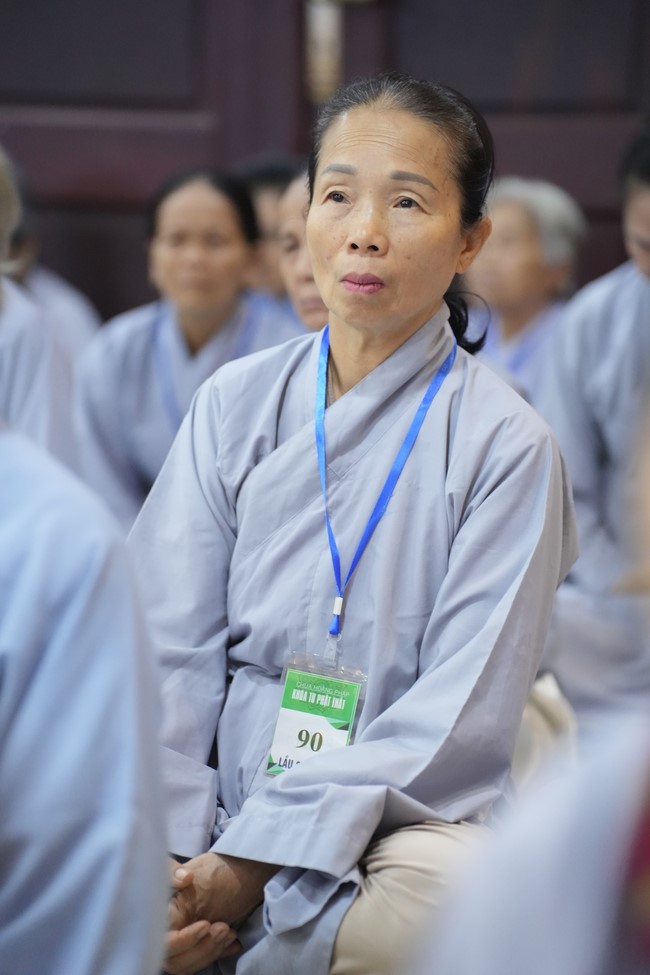 Dharma Talk One word of grace, one blessing thing by Nun Thich Nu Tâm Tâm – The 106th Seven-Day Retreat