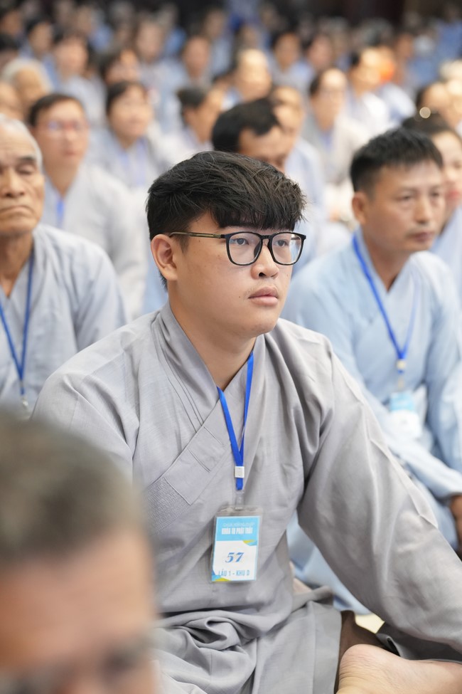 Dharma Talk One word of grace, one blessing thing by Nun Thich Nu Tâm Tâm – The 106th Seven-Day Retreat