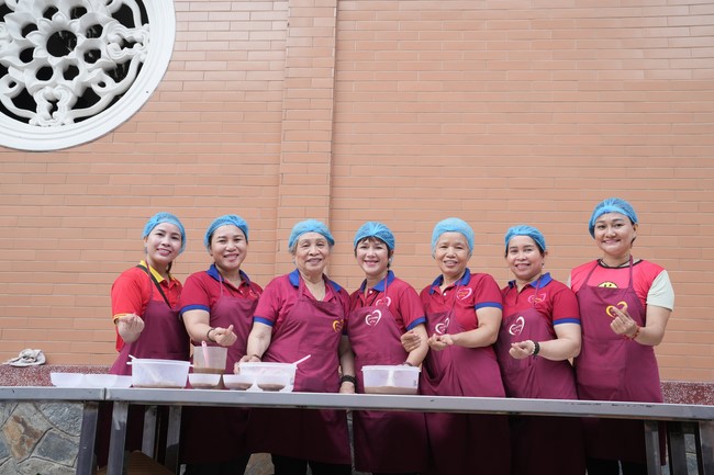 Dharma Talk One word of grace, one blessing thing by Nun Thich Nu Tâm Tâm – The 106th Seven-Day Retreat