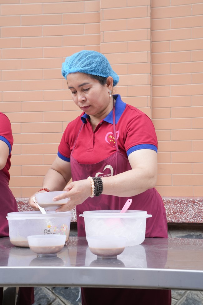 Dharma Talk One word of grace, one blessing thing by Nun Thich Nu Tâm Tâm – The 106th Seven-Day Retreat