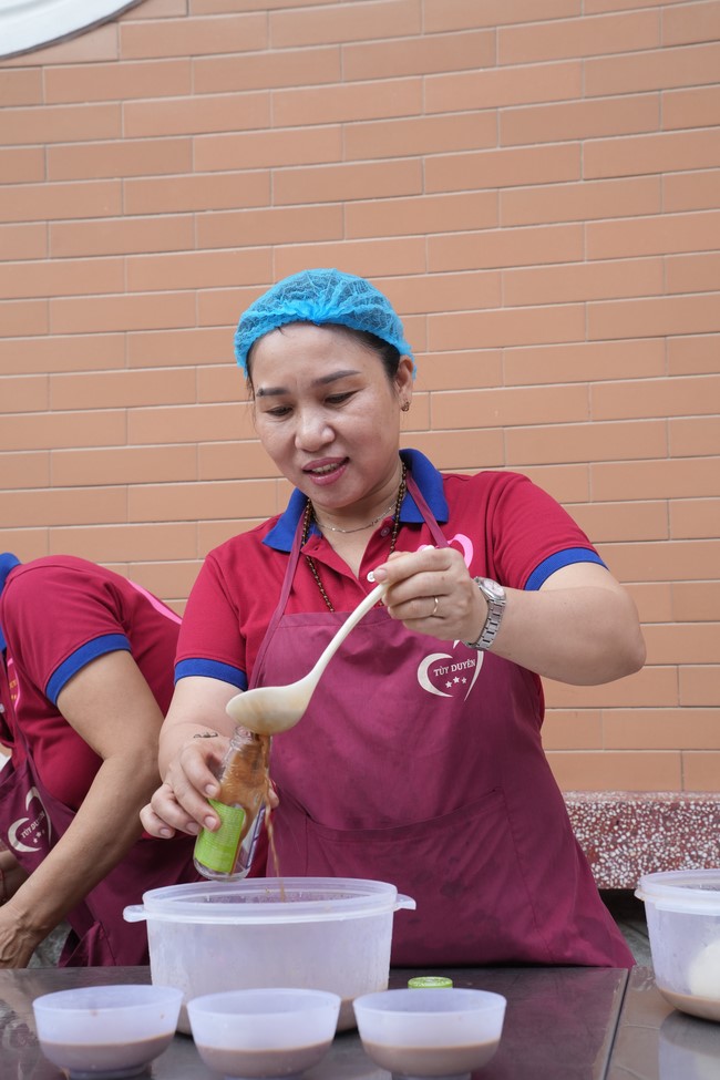 Dharma Talk One word of grace, one blessing thing by Nun Thich Nu Tâm Tâm – The 106th Seven-Day Retreat