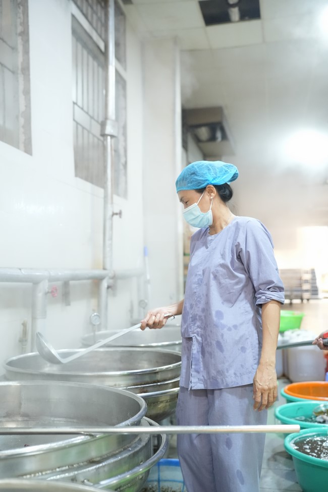 Dharma Talk One word of grace, one blessing thing by Nun Thich Nu Tâm Tâm – The 106th Seven-Day Retreat