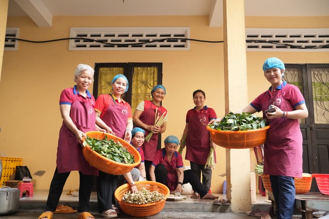 Dharma Talk One word of grace, one blessing thing by Nun Thich Nu Tâm Tâm – The 106th Seven-Day Retreat