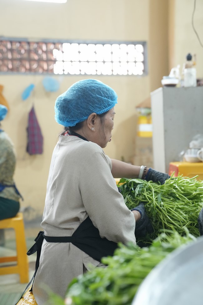 Dharma Talk One word of grace, one blessing thing by Nun Thich Nu Tâm Tâm – The 106th Seven-Day Retreat