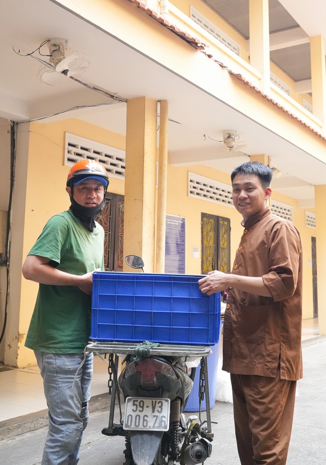 Dharma Talk One word of grace, one blessing thing by Nun Thich Nu Tâm Tâm – The 106th Seven-Day Retreat