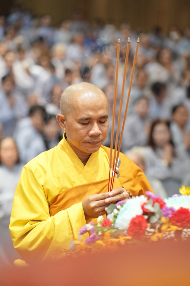 Lễ Thế Phát Xuất Gia - Chùa Hoằng Pháp