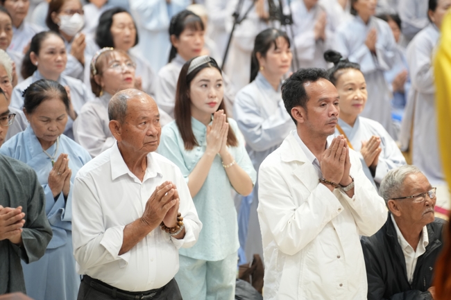 Lễ Thế Phát Xuất Gia - Chùa Hoằng Pháp